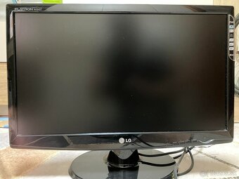 Monitor LG W2243T - 2