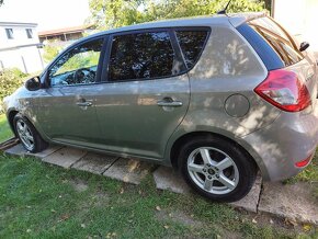 Kia ceed 2012 1.4 benzín 77kw - 2