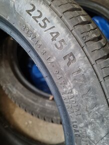 Pneu 225/45 R17 - 2