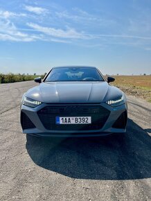 Audi RS7 / Model 2022 / Karbon-keramické brzdy / Šedá Nardo - 2