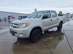 TOYOTA HILUX 2,5 DIESEL 4X4 KLÍMA UZÁVIERKU MÁ - 2