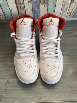 AIR JORDAN 1 MID SE - veľkosť 45,5 - 2