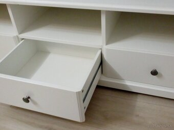 stolík pod TV Ikea Liatorp - 2