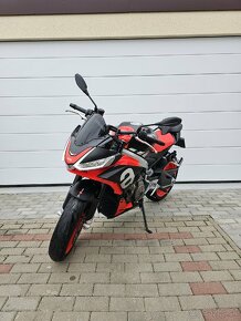 Aprilia Tuono 660 s Akrapovičom - 2