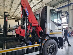 NOVÉ IVECO 180E28 NOSIČ KONTAJNERU A RUKA HMF 1620 - 2