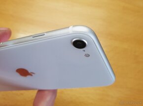 Krásny Iphone SE 2020 128GB 88 percent - 2