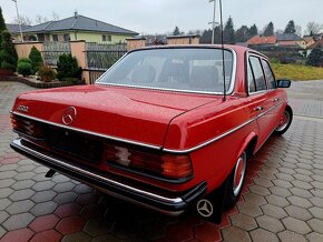 Mercedes-Benz E trieda Sedan 123 200B 72kW Piano - 2