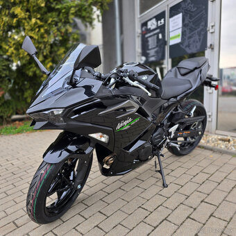 Kawasaki Ninja 500 čierna 2024 - 2