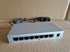 ZyXEL GS-108B 8 port gigabit switch - 2