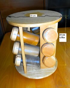 Súprava koreničiekv drevenom stojane - 2