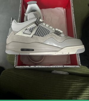 Jordan 4 Frozen Moments - 2