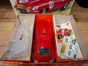 Bburago 1:18 KIT Jaguar E COUPE - 2