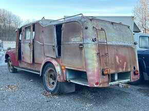 Hasický veteran ford Chrysler rv:1948 - 2