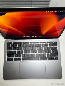 Macbook Pro 13-inch 2017 Space Gray - 2