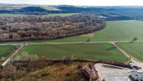 Pozemok, 14976 m2, v dosahu D1 a žel. uzla v Leopoldove - 2