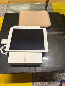 iPad 32GB Gold, Model A1822 - 2