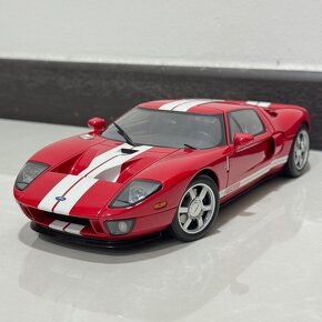 1:18 AutoArt Ford GT 2004 - 2