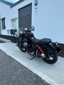 Moto Guzzi V7 Stone Special Edition 49kW - 2