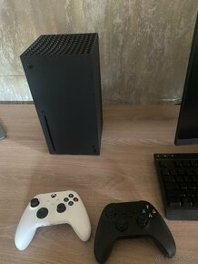 Xbox series x + 2 ovladace - 2