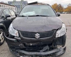 Predám Havarovanú Suzuki Sx4 1,6 benzin rv 2014 . - 2