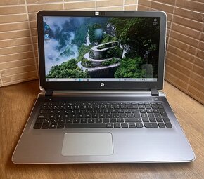 HP / AMD A10-8700P / 4 jadro / 8GB RAM / 240GB SSD / 15,6" - 2