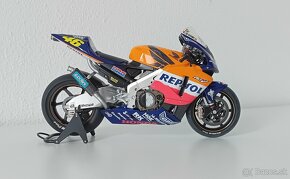 1:12 Postavená Tamiya Honda RC211V Rossi 2002 - 2