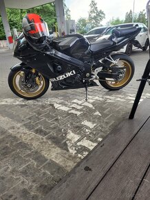 Suzuki GSXR K4 - 2