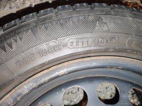 Zimné pneumatiky 205/55 R16 na plech. diskoch + VW puklice - 2