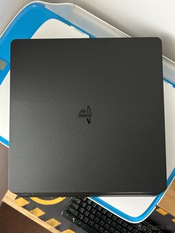 Playstation 4 slim - 2