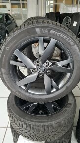 Predám origi. alu disky Škoda 4 Lyra 5x112 R17 a zimne pneu. - 2