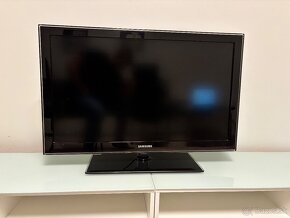 SAMSUNG Televízor 94cm - 2