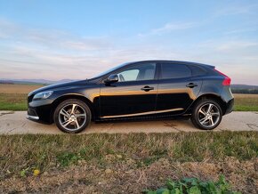 VOLVO V40 2,0D - 2