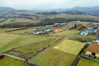 Rovinatý stavebný pozemok s výhľadom - Banská Štiavnica - 2