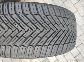 Predám dve zimné pneu Continental 225/45R17 - 2