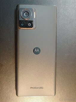 Predam telefon motorola edge 30 ultra - 2