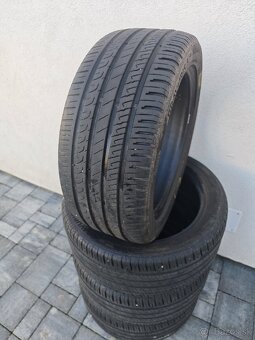 Barum 245/45 R18 - 2