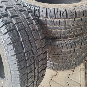 Pneu 245/70 R16 - 2