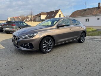 Hyundai i30 Fastback 1.5 T-GDi mHEV iMT Family 44500km - 2