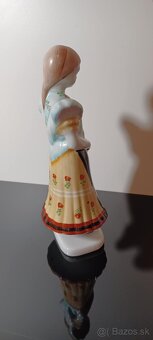 PREDANE.    Krásna porcelánová soška Holloháza - 2