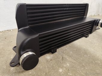 Predám nový veľký intercooler pre BMW E60 535d a iné - 2