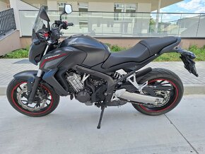 Predám Hondu CB650F r.v.2015 s ABS naj. 12500 km. - 2