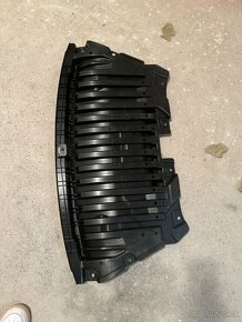 Mercedes E w213 kryt pod motor - 2