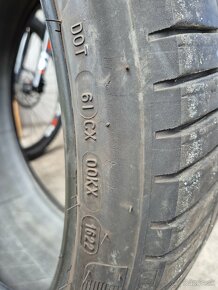 Michelin Pilot Sport4 275/35R22 - 2