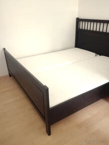 drevená čierna posteľ ikea hemnes - 2