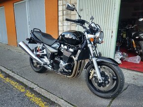 Suzuki GSX 1400 - 2