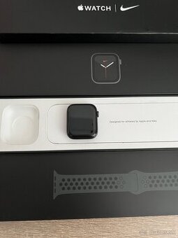 Apple watch 6 44mm NIKE čierne - 2