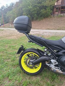 YAMAHA MT09 - 2