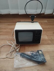 Retro televízor - 2