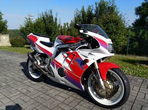 Suzuki GSX-R 400 - 2