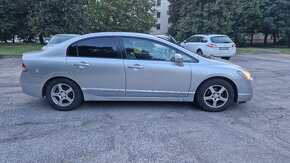 Honda Civic 1,3 hybrid 70kW sedan automat CVT - 2